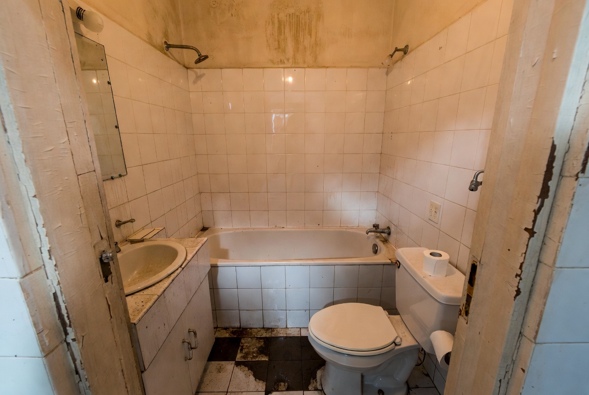 Bathroom cleaning before and after