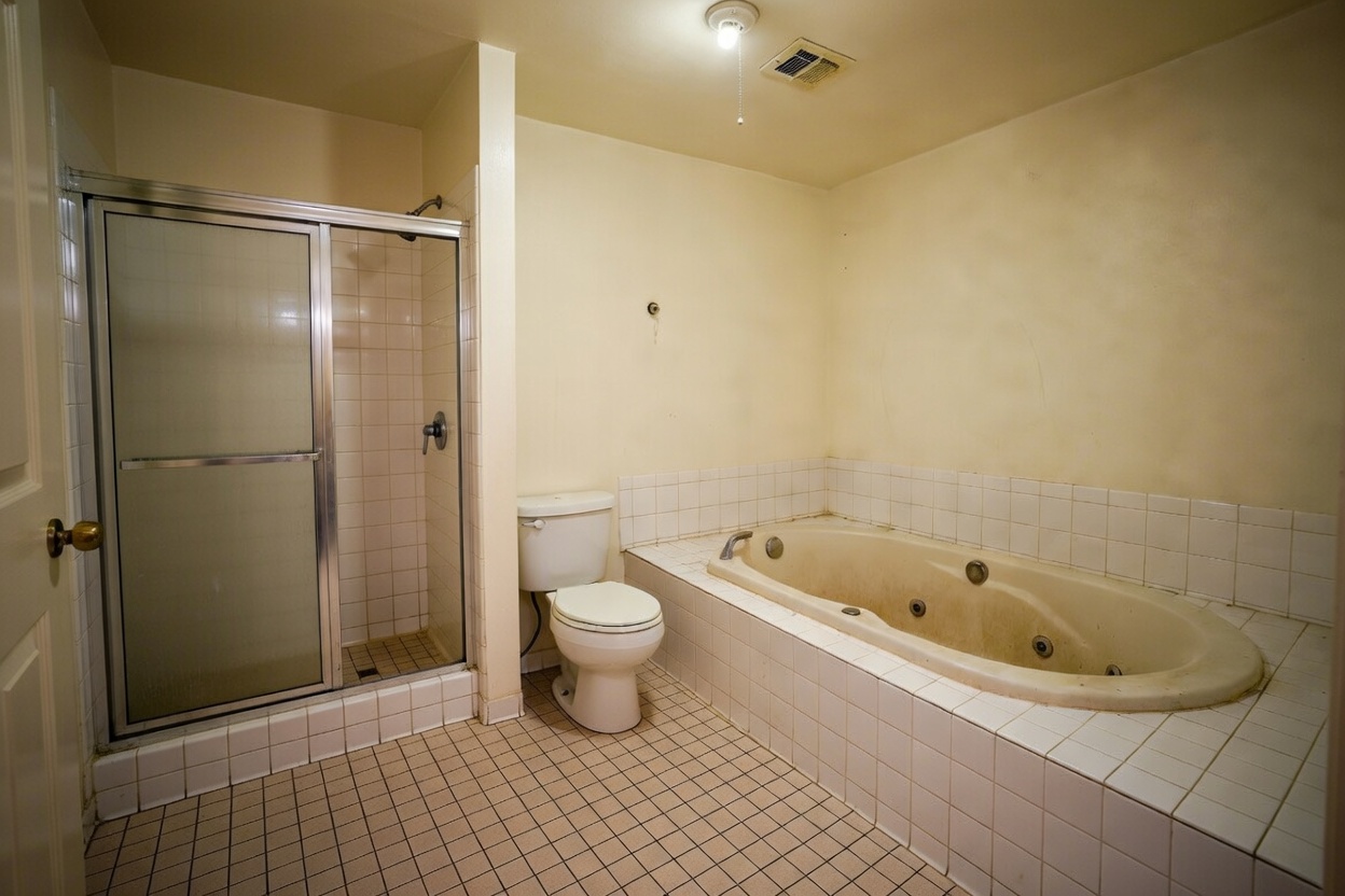 Bathroom cleaning before and after