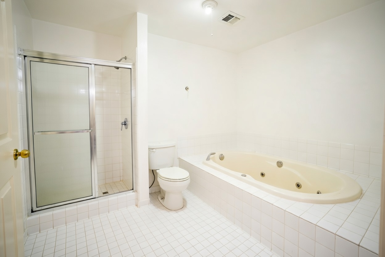 Bathroom cleaning before and after