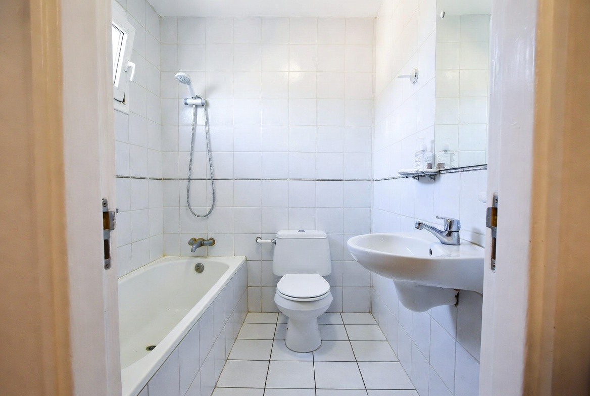Bathroom cleaning before and after